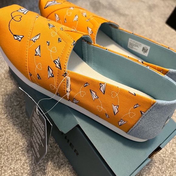 Toms - Paper Airplane - Picture 2 of 2